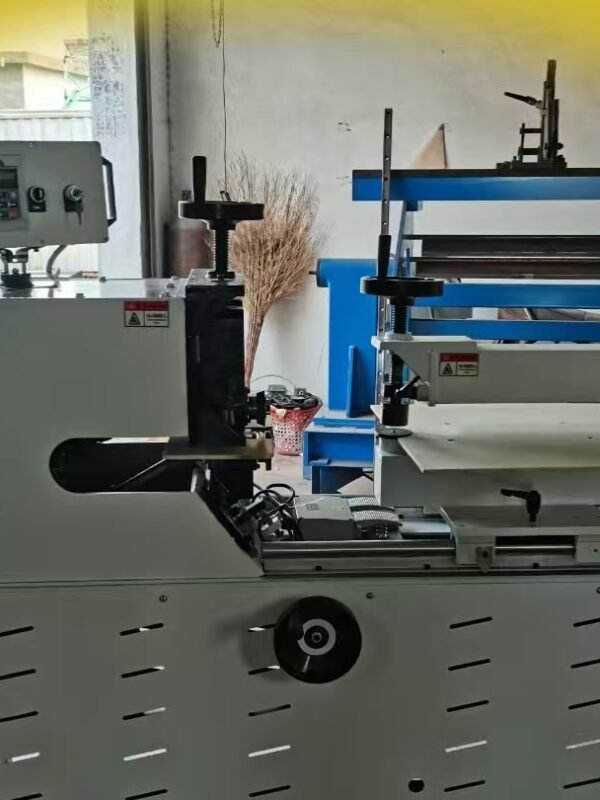 Insulation cardboard circle cutting machine